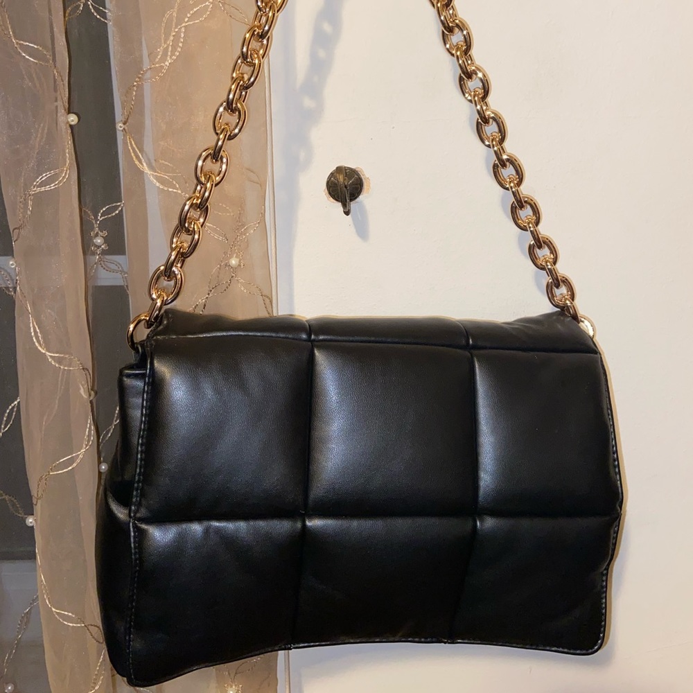 H&M QUILTED SHOULDER BAG 👜
